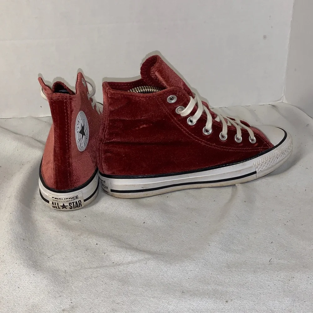 Converse Kids All-Star Chuck Taylor Velvet High Top Sneakers in Burgundy Red